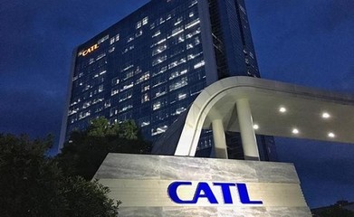9000亿巨头飙升 锂电池是汽车行业的未来吗？